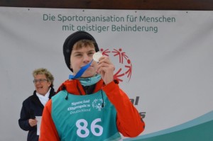Sebastian Philipp (St. Valentinsschule Ruhpolding) beim Special Olympics Bayern Wintersporttag in Reit im Winkl_(Bild SOBY)